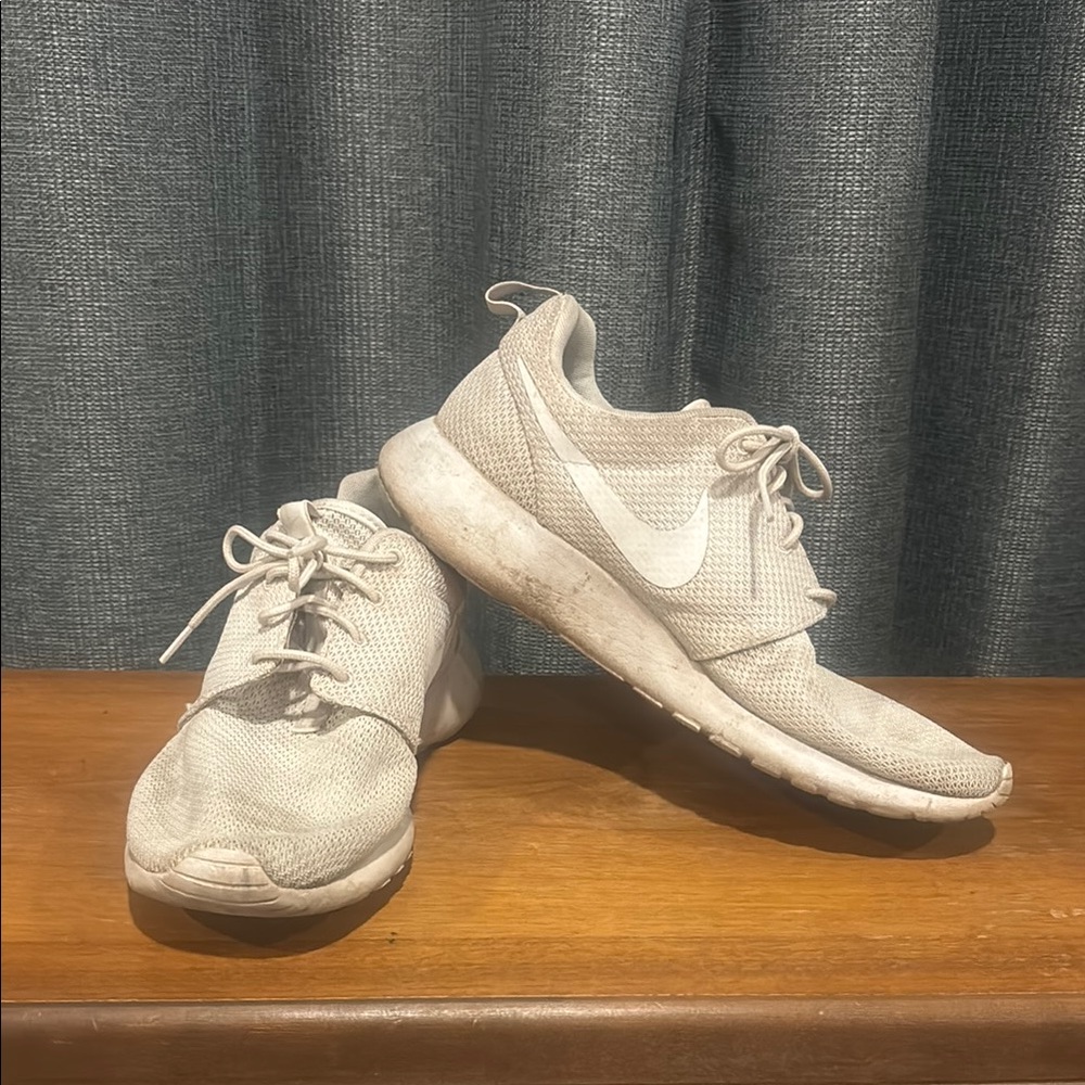 Men's White Nike Sneakers